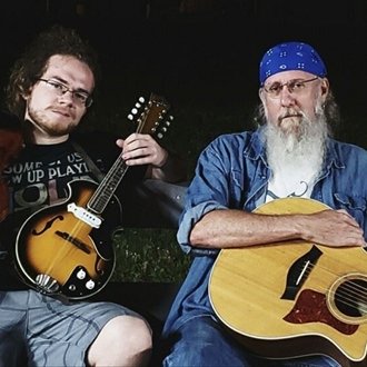 acoustic musical duo Mangrove Mark & The Fiddle King